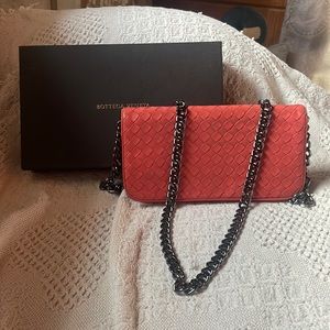 Bottega veneta Coral lambskin bifold wallet with gunmetal tone hardware